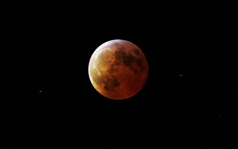 Earth Treated To Total Lunar Eclipse