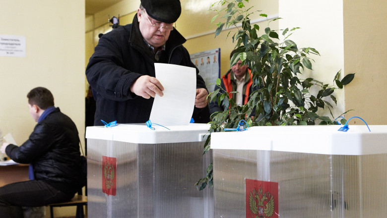 Russians Go To The Polls In Presidential Election