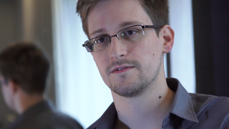 Edward Snowden este un fost angajat CIA acuzat de spionaj