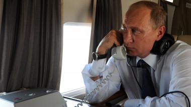 putin la telefon in avion - kremlin.ru
