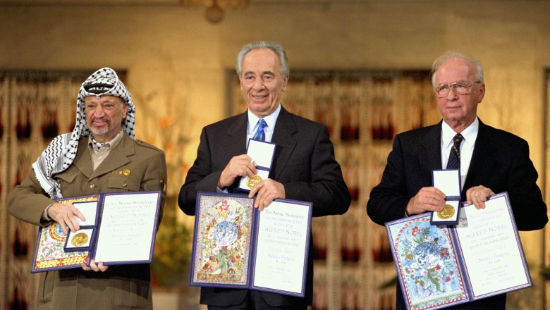 Flickr_-_Government_Press_Office_(GPO)_-_THE_NOBEL_PEACE_PRIZE_LAUREATES_FOR_1994_IN_OSLO.