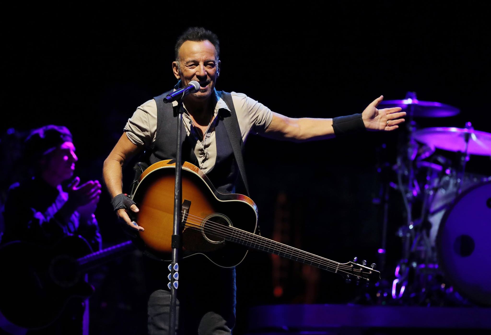Bruce Springsteen răbufnește pe scenă împotriva lui Trump și ICE: „Ieșiți dracului afară din Minneapolis”