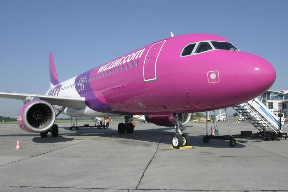 Zbor Wizz Air deviat la Budapesta după ce avionul a lovit o pasăre