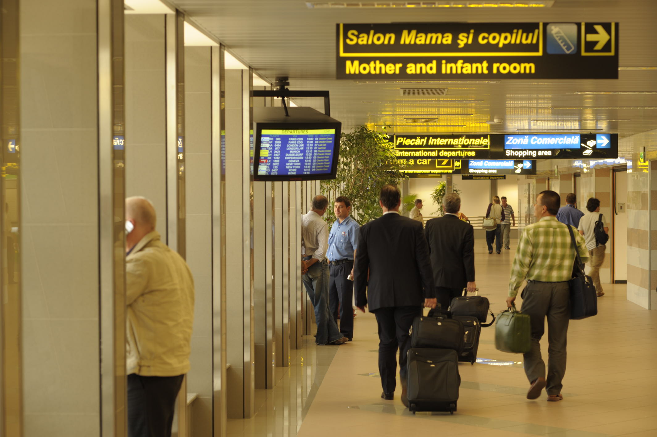 Transportul aerian de pasageri a crescut de la 3 la 9 milioane în 2022. Spre ce destinații au zburat cei mai mulți români
