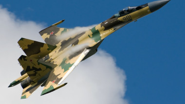 Su-35_in_flight._(3826731912)
