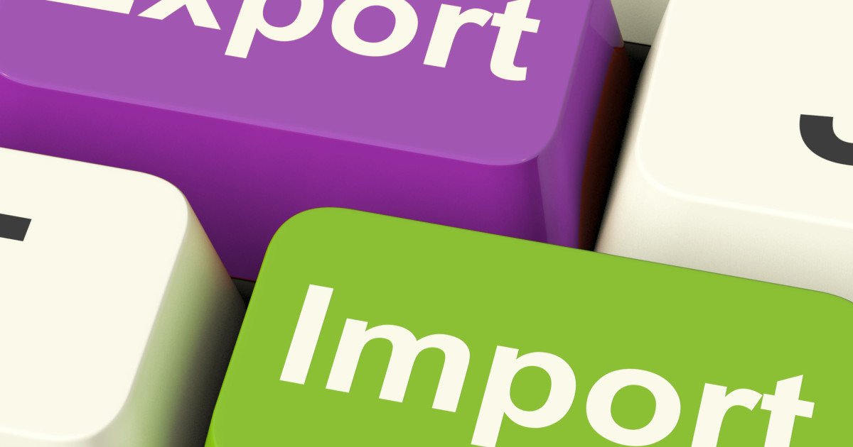 Grafic cu evoluția deficitului balanței comerciale, exporturi România și importuri România în primele cinci luni din 2026, evidențiind scăderea deficitului. | sursa foto: Digi24