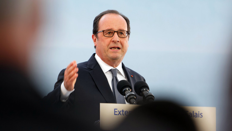 President Hollande Announces Plans To Close The Calais Migrant Camp