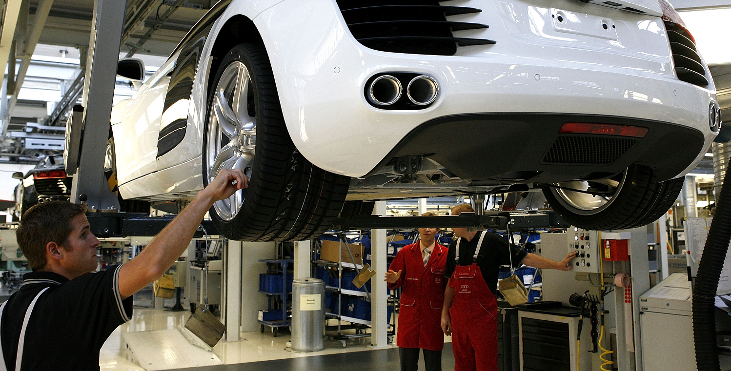Dependenţa ridicată de industria auto se întoarce împotriva economiilor din Europa centrală și de est