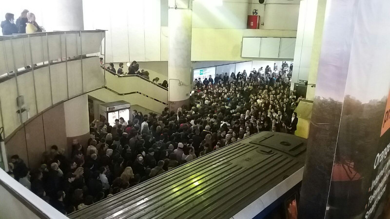 aglomeratie metrou Victoriei 261016 (3)