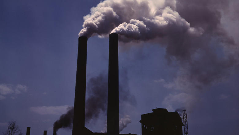 poluare foto wikipedia 08 10 2015