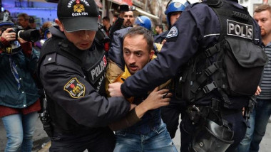 VIDEO: Turkish Police Fires Tear Gas on Protesters in Istanbul