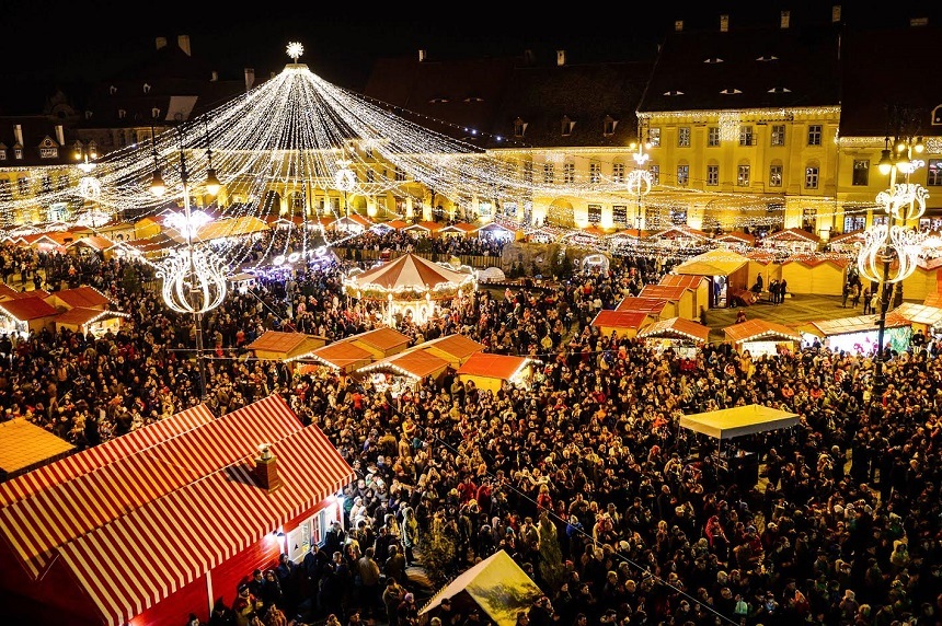 Târgul de Crăciun de la Sibiu se deschide vineri. Acces doar pentru vaccinați sau trecuți prin boală, pe baza certificatului verde