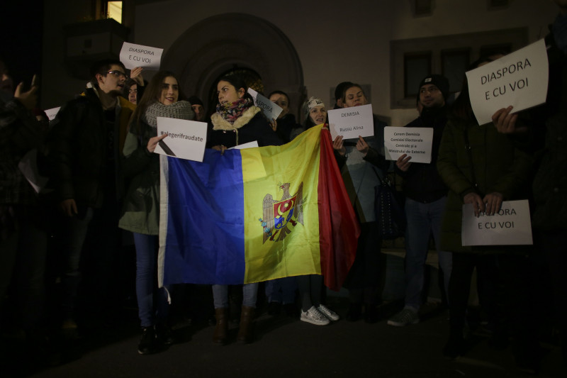 161114_protest_ambasada_moldovei_01_INQUAM_Octav_Ganea