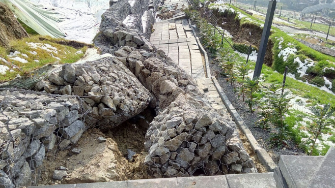 distrugeri alunecare dealul Ciuperca (12)