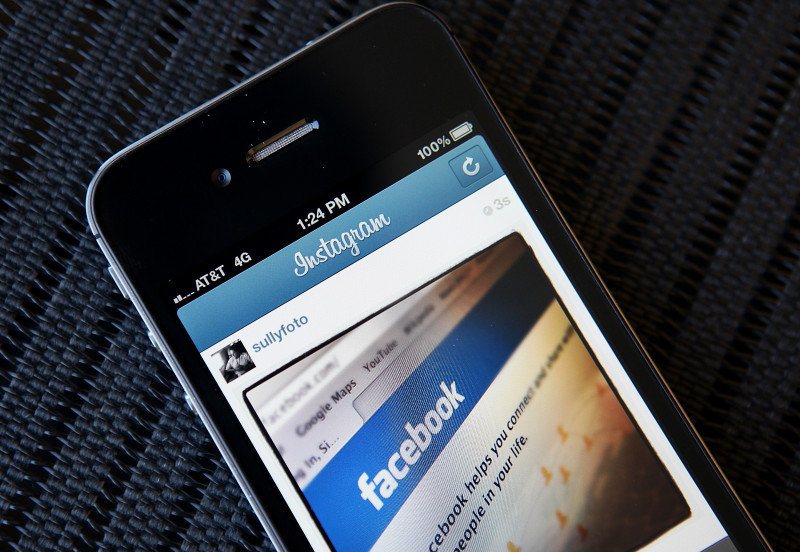 Facebook To Acquire Photosharing Site Instagram For One Billion Dollars