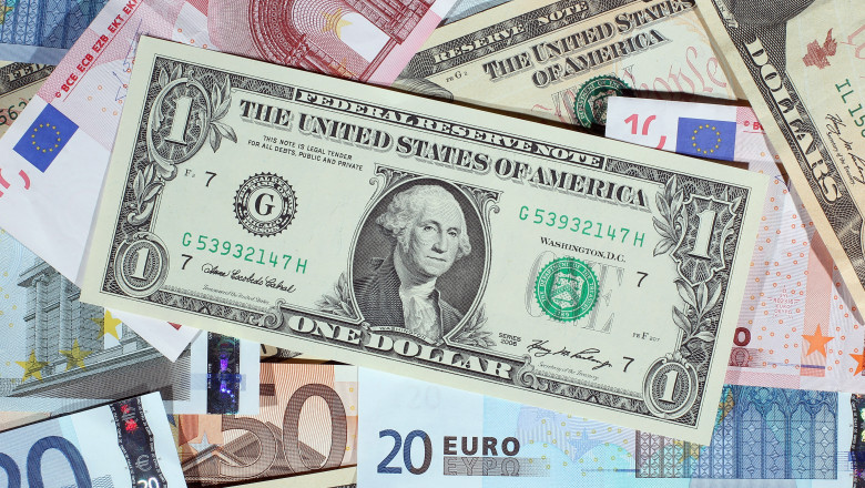 bancnote de euro si dolari