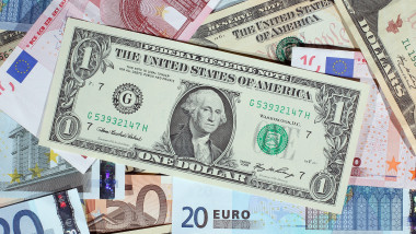 bancnote de dolari si euro una peste alta.