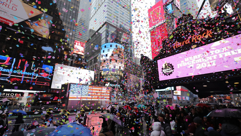 Times Square New Year's Eve 2017 - Confetti Test