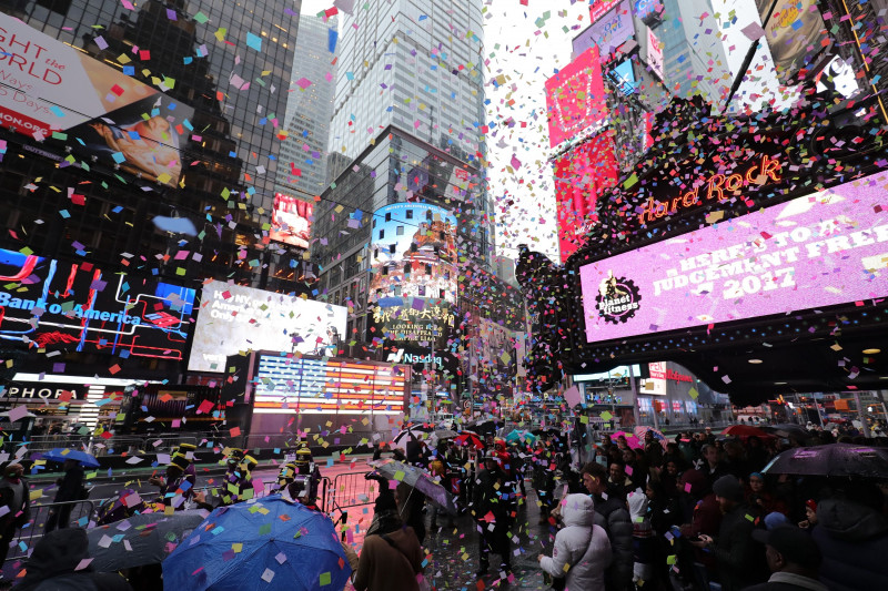 Times Square New Year's Eve 2017 - Confetti Test