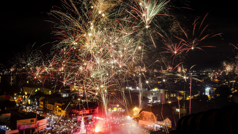 Indonesians Countdown To The New Year
