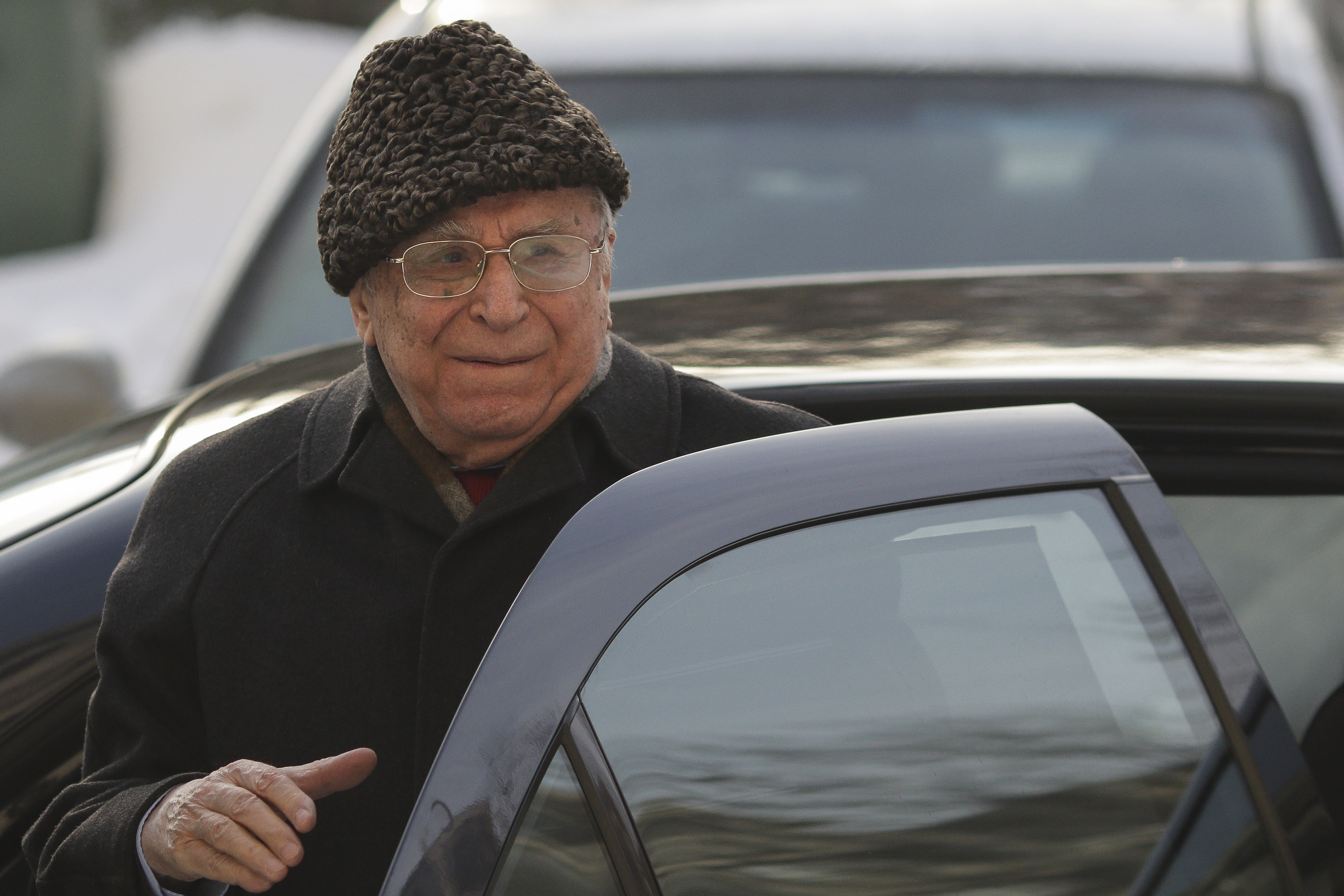 Medicii de la spitalul SRI spun că îi administrează lui Ion Iliescu un „tratament complex”. Care e starea fostului președinte