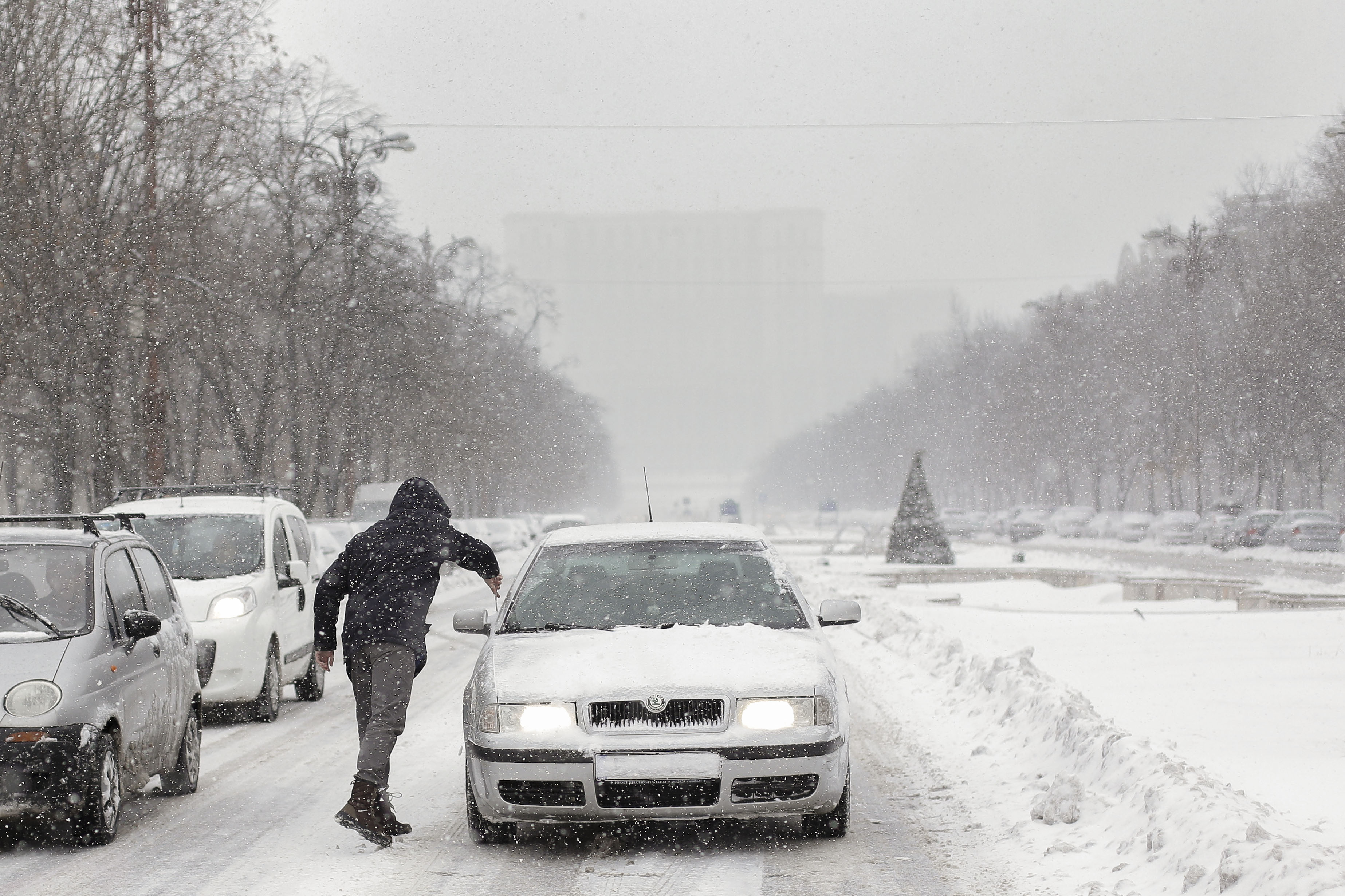 Ce riscă șoferii care pleacă la drum fără să aibă cauciucuri de iarnă