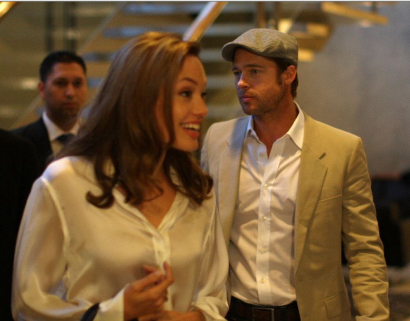 Angelina Jolie Brad Pitt GettyImages-76920820 crop