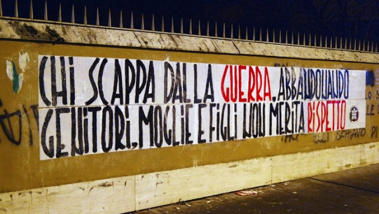 banner antirefugiati italia
