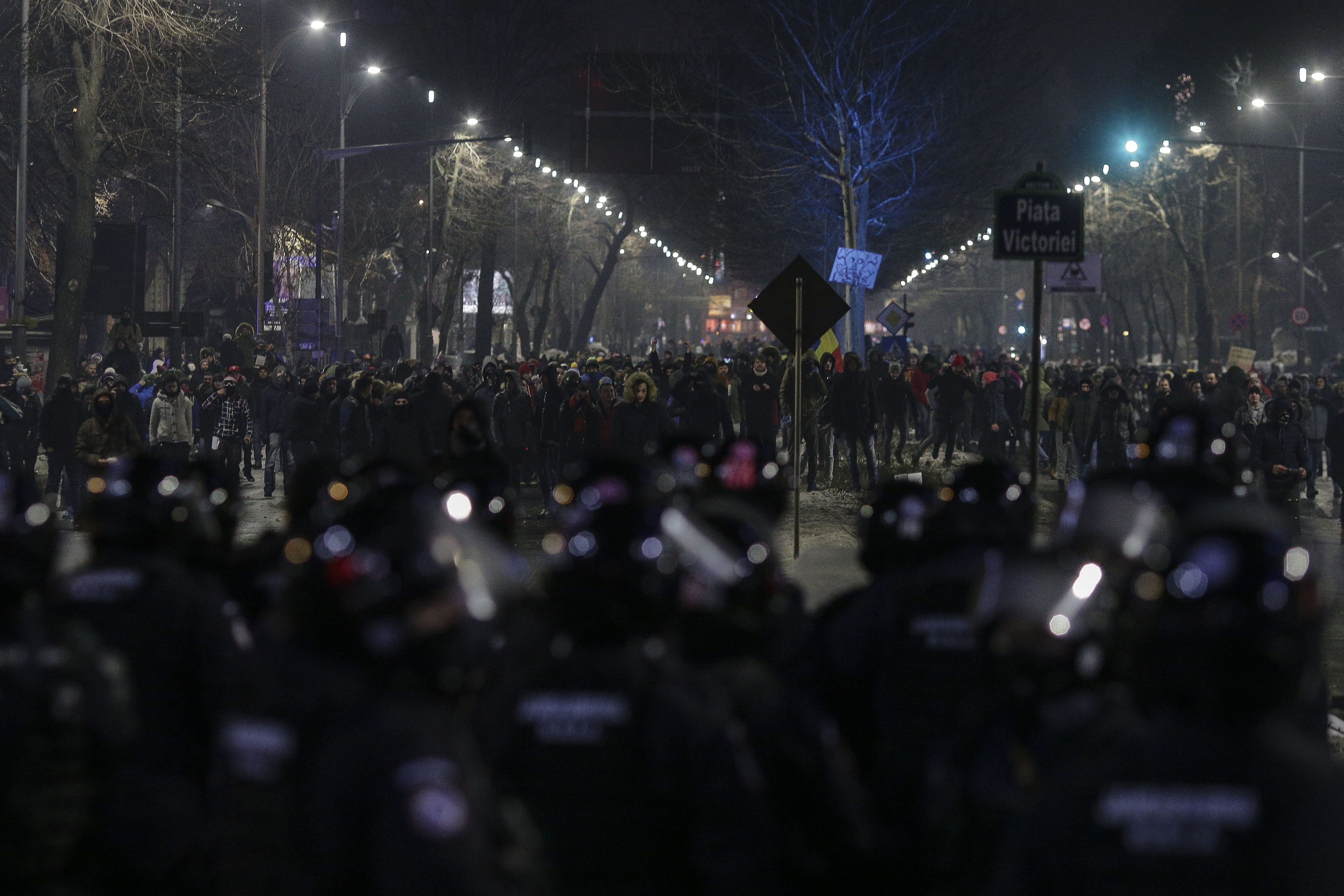 170201_PIATA_VICTORIEI_PROTEST_VIOLENTE_06_INQUAM_Octav_Ganea