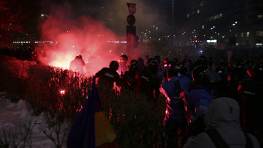 170201_PIATA_VICTORIEI_PROTEST_VIOLENTE_00_INQUAM_Octav_Ganea