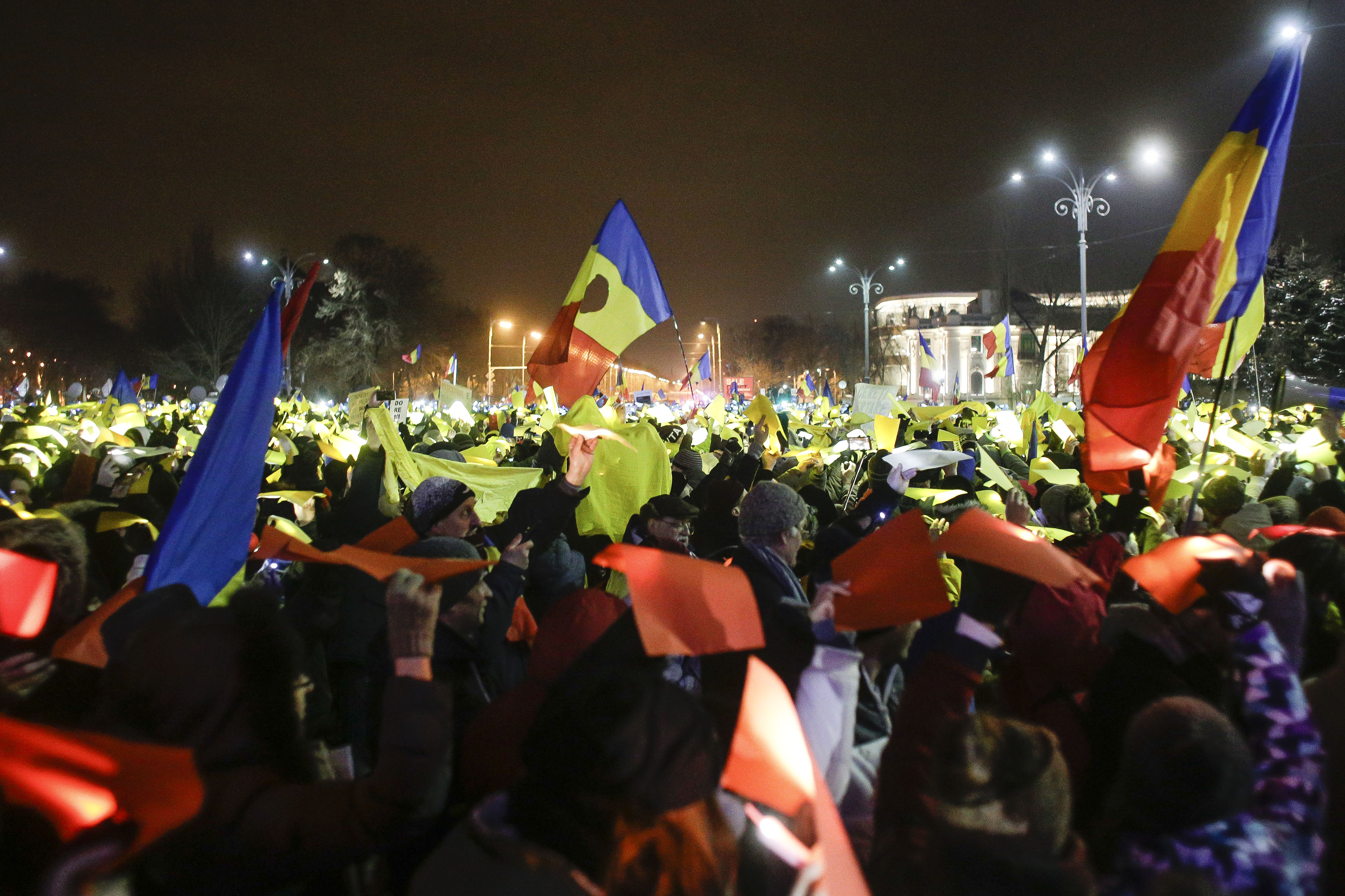 170212_PIATA_VICTORIEI_PROTEST_STEAG_01_INQUAM_PHOTOS_George_Calin