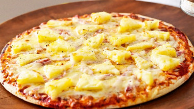 pizza cu ananas