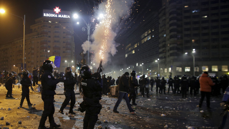 170201_PIATA_VICTORIEI_PROTEST_VIOLENTE_04_INQUAM_Octav_Ganea