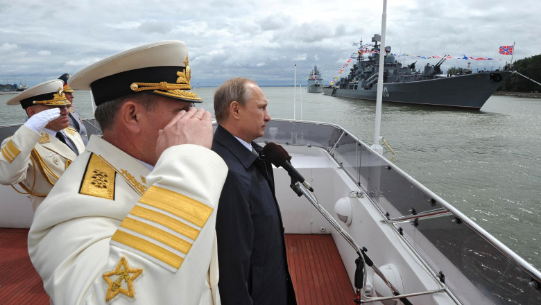putin cu nava militara - kremlin.ru