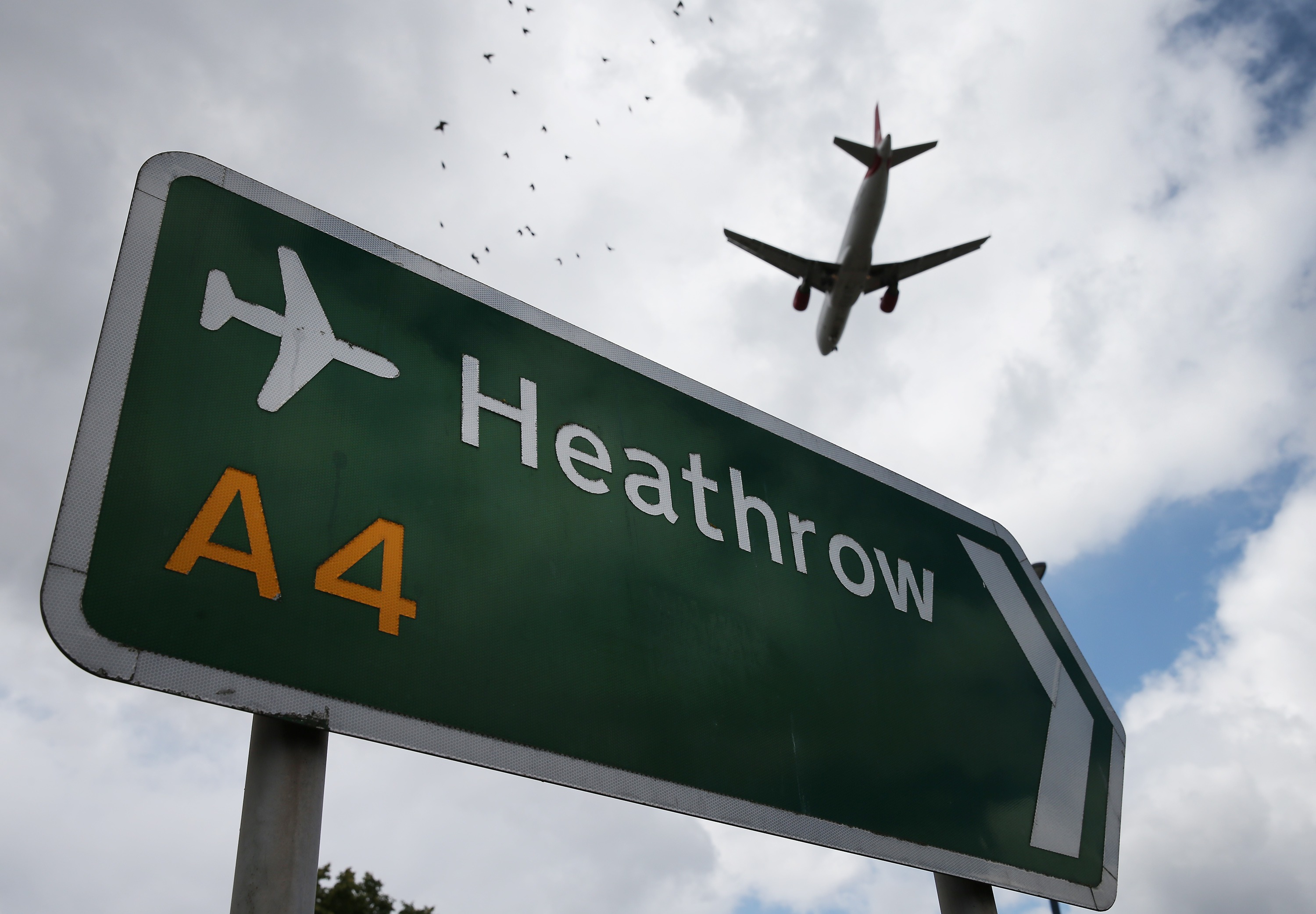 Alertă pe Aeroportul Heathrow din Londra. Poliția intervine într-o parcare multietajată