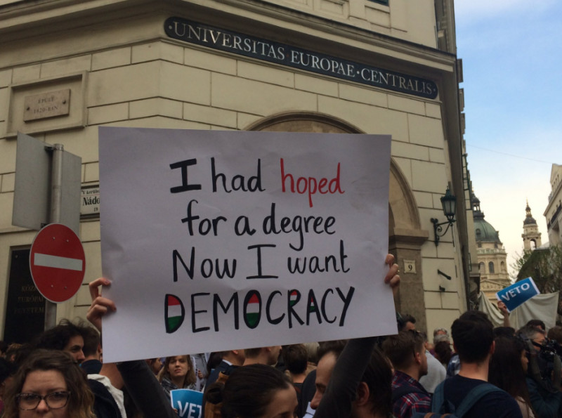 protest budapesta twitter