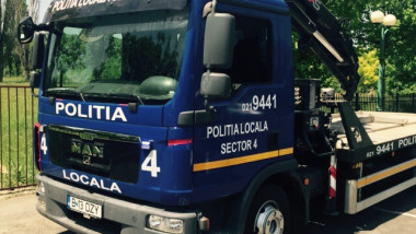 camion de ridicat masini politie locala S4