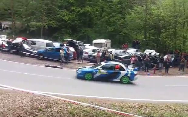 Tragedie la un raliu, în Australia. 13 răniți după ce o mașină a intrat în mulțime