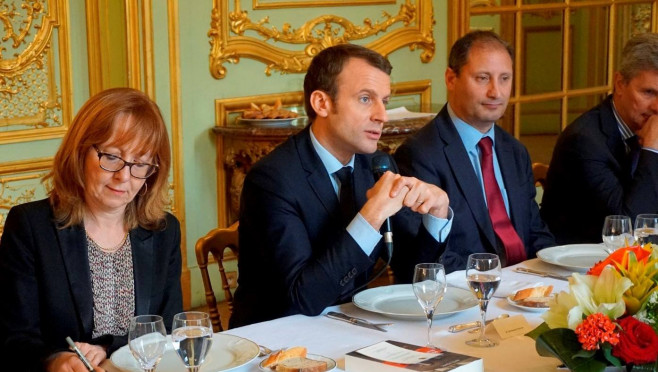 macron ambasada2