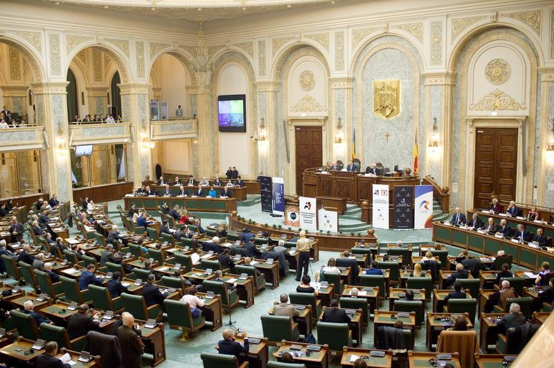 senatul romaniei sedinta foto facebook tariceanu 19 08 2015