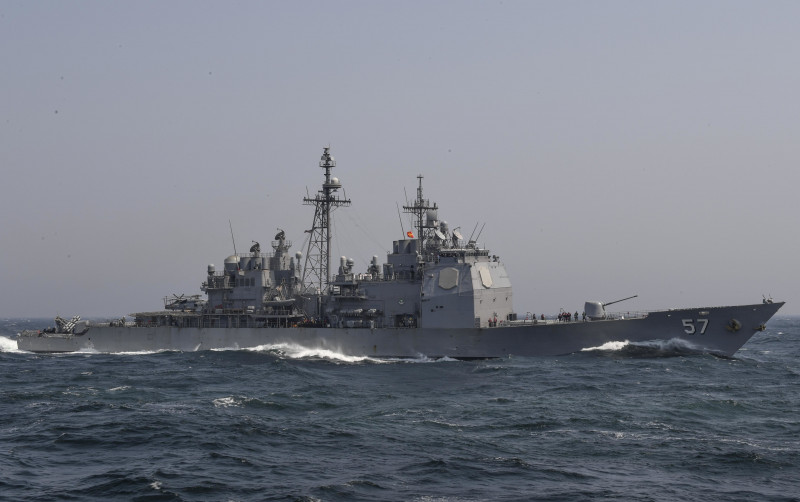 USS Lake Champlain (CG 57) Sails in the Western Pacific
