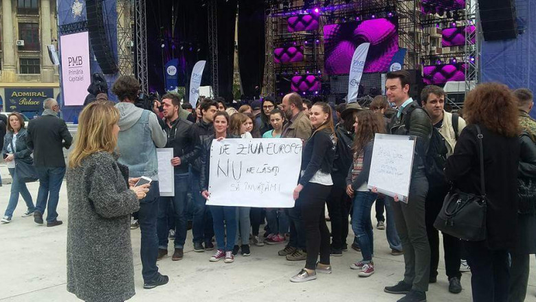 protest spontan studenti istorie piata universitatii la adresa primariei bucuresti_fb (2)