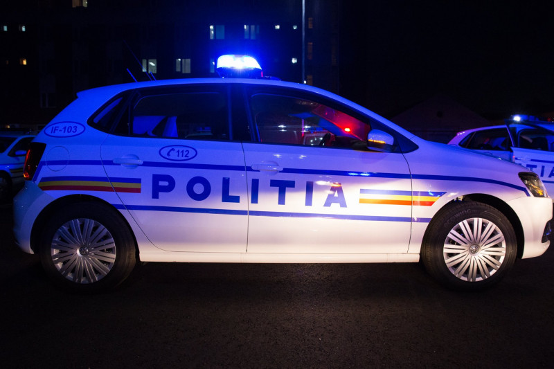 masina politie noaptea generic politiaromana fb