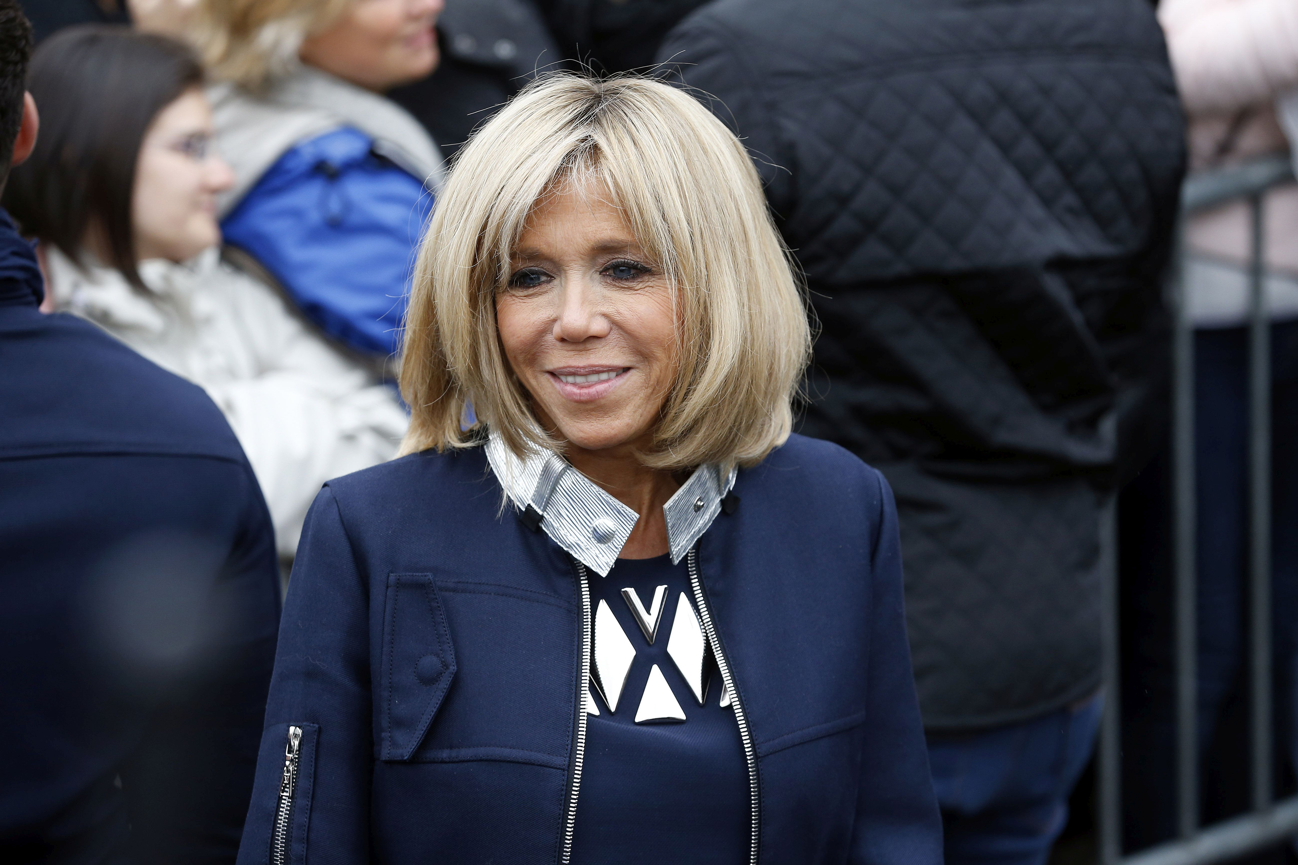 Zece persoane au fost condamnate pentru hărțuirea cibernetică a primei doamne a Franței, Brigitte Macron