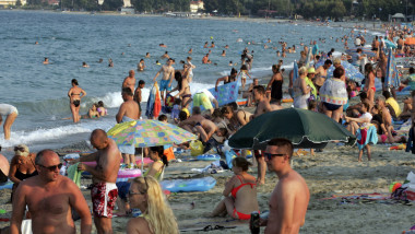 Tourists Flock To Greek Resorts In Spite of Looming Crisis