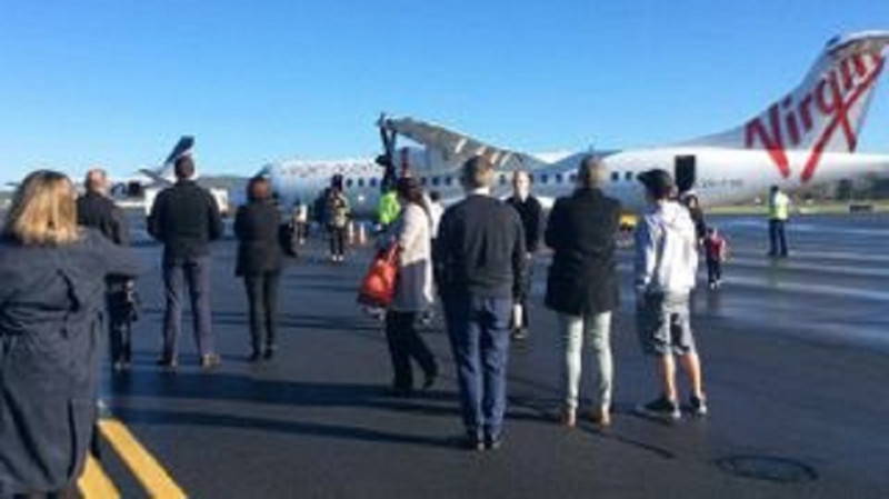 evacuare-avion-australia