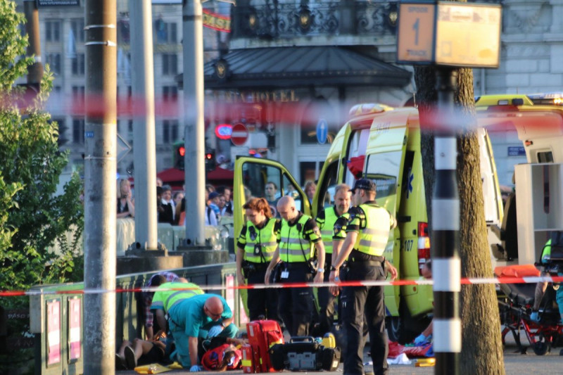 amsterdam politie raniti twitter