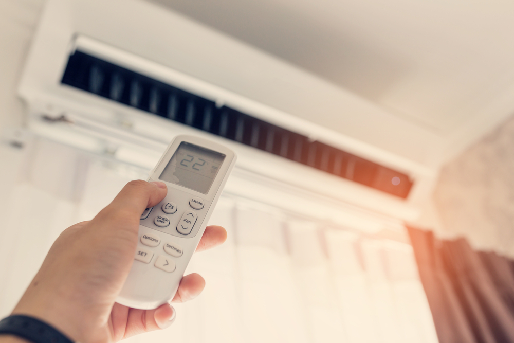 Trucuri pentru o factură mai mică la energie pe timp de caniculă. La câte grade trebuie setat aparatul de aer condiționat