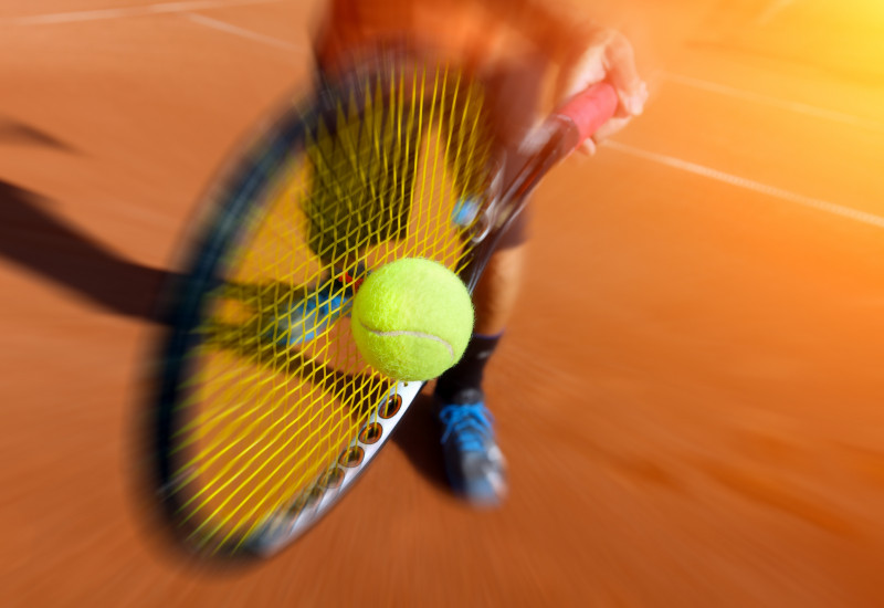jucator de tenis racheta shutterstock_218897995