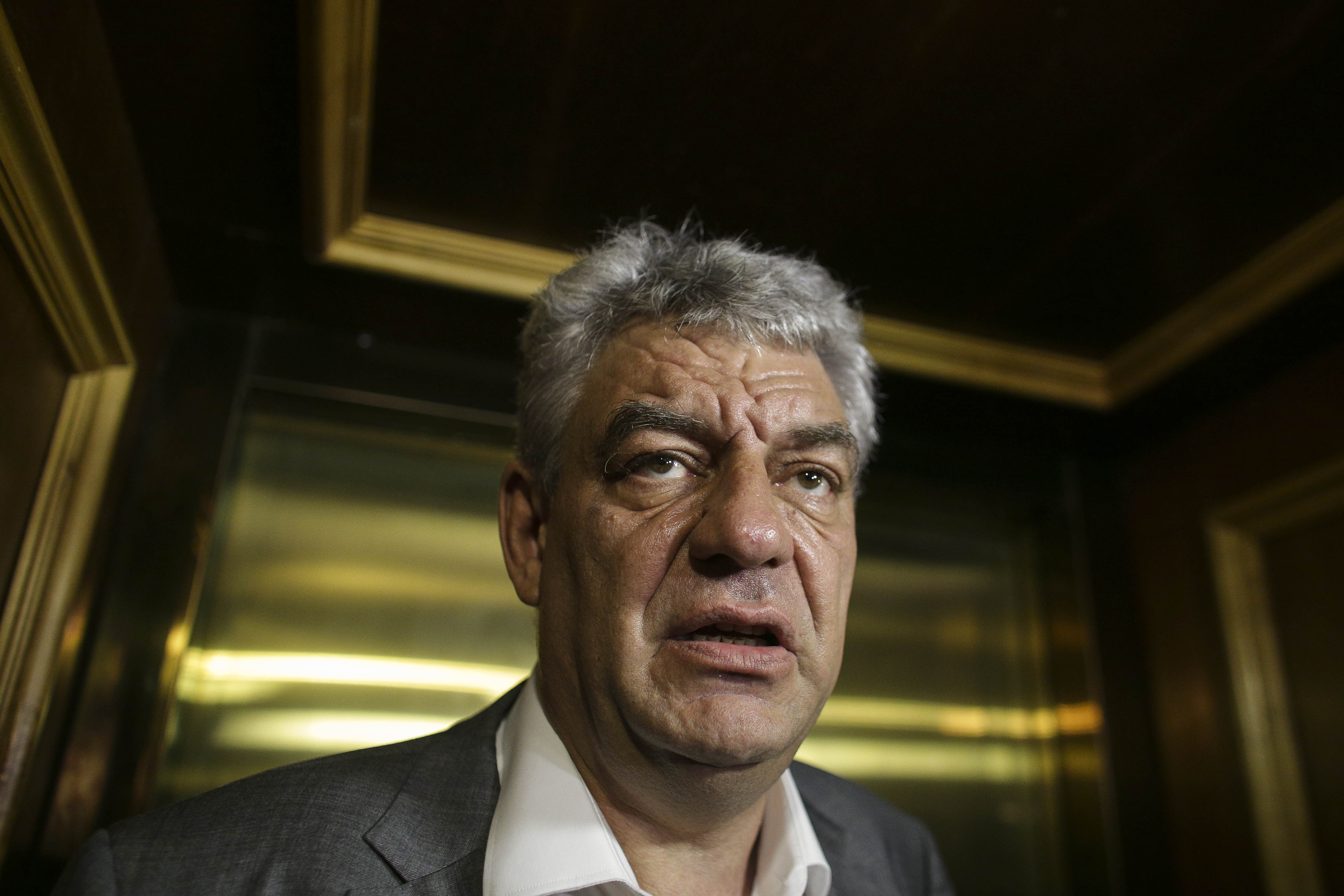 Mihai Tudose îl atenționează ironic pe Nicolae Ciucă despre intenția partidului de a-l schimba de la șefia PNL